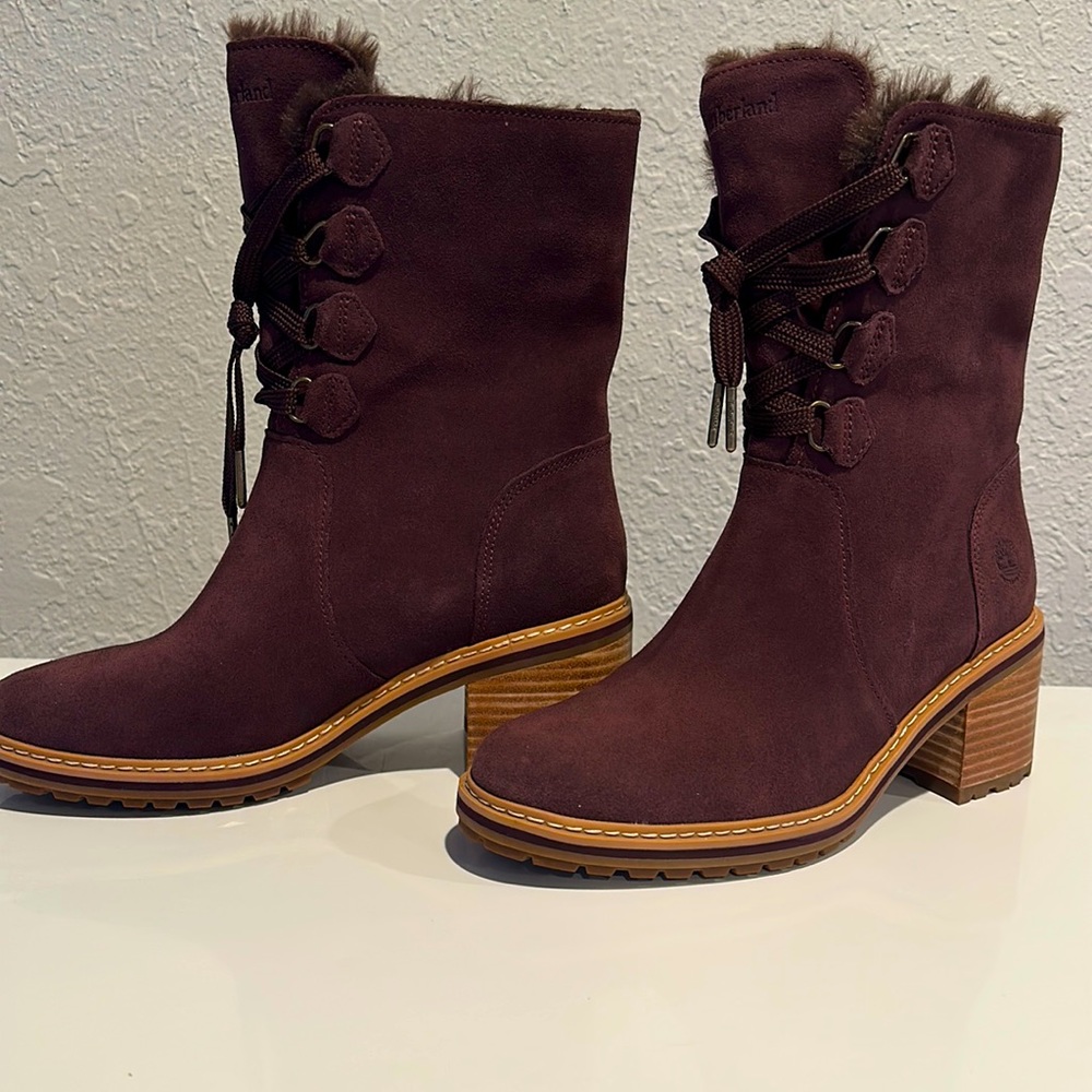 New without box Timberland size 8 faux fur lined grape color suede leather